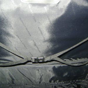 set of suitcase the medium size and carried on